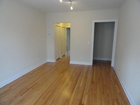 5th image of 3943 W Belle Plaine Ave APT 2