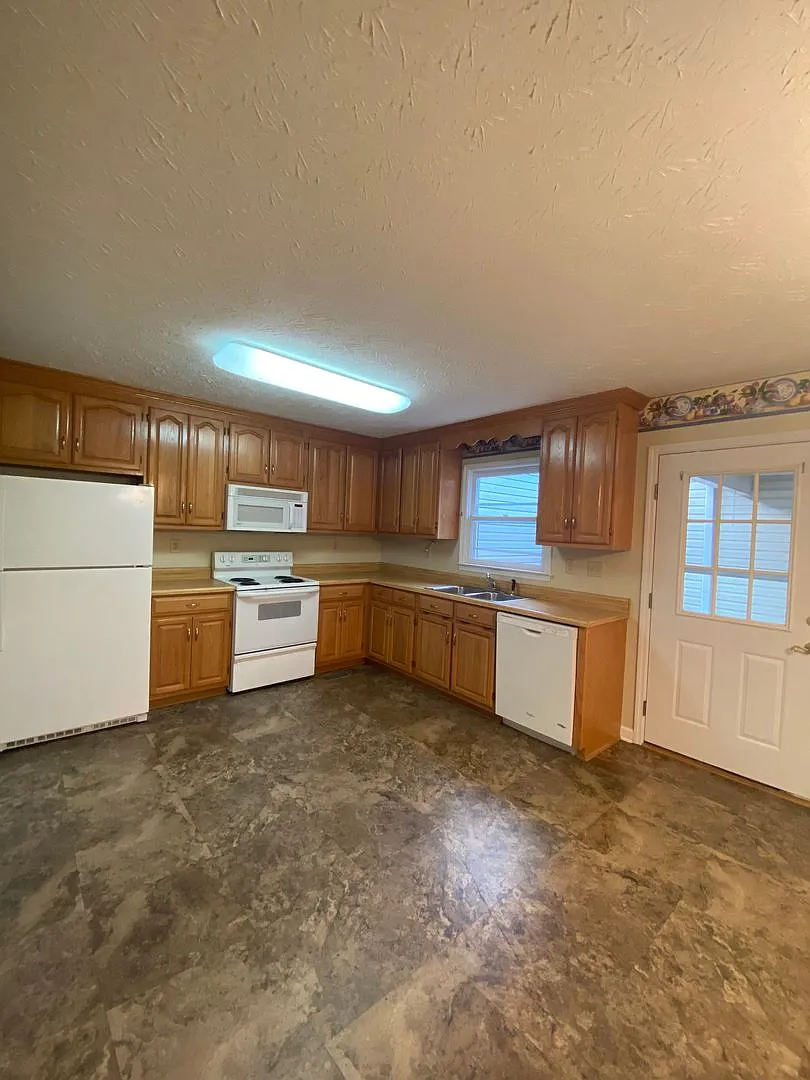 215 W. Francis Street — Photo 2