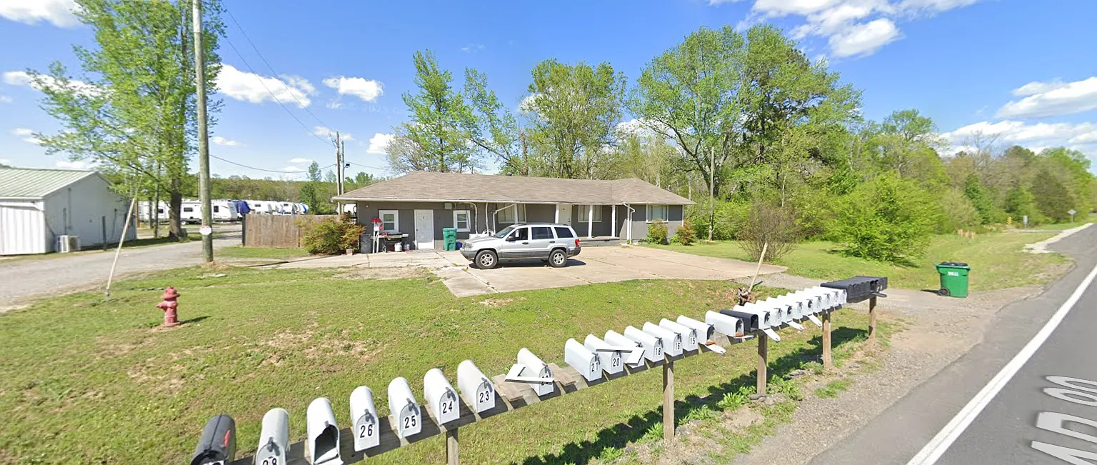 3 bed, 750 sqft, $1,300 — Photo 1