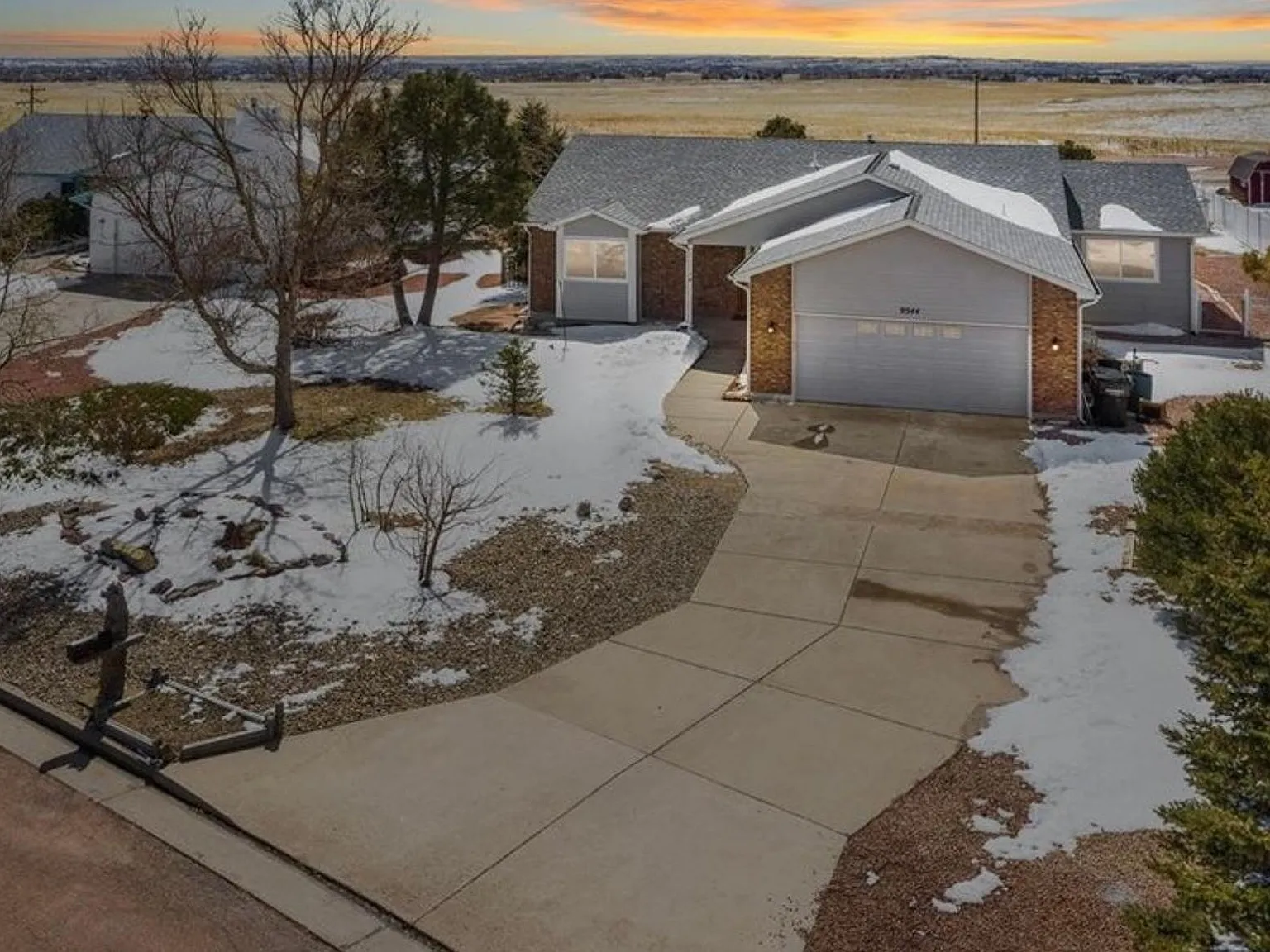 9544 Waterbury Dr — Photo 2