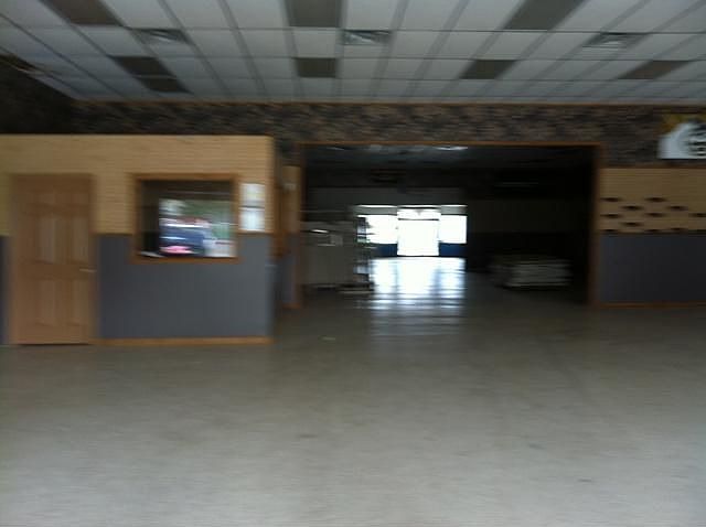 2nd image of 605 Louisa St