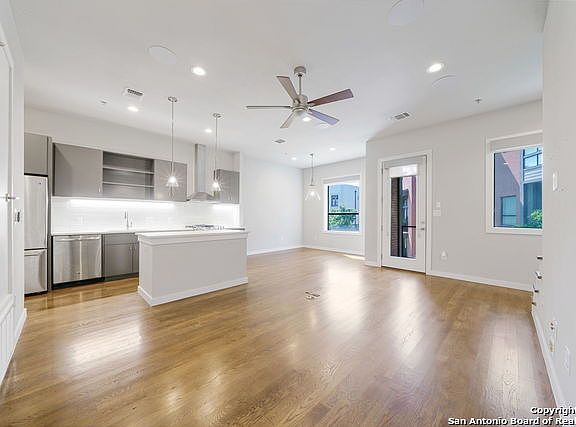 3rd image of 1136 E Euclid Ave