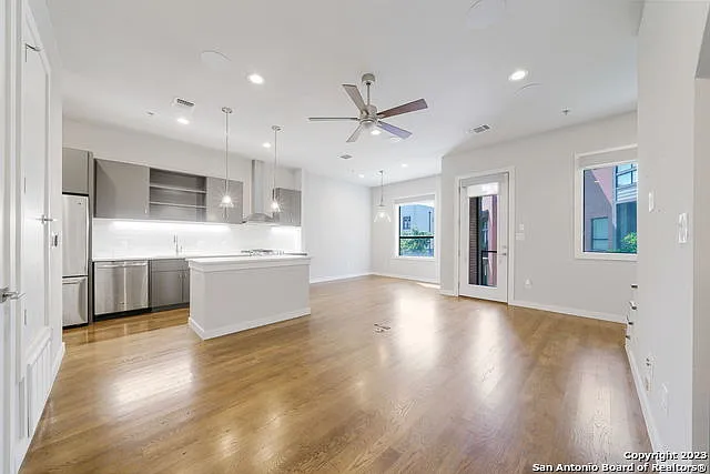 1136 E Euclid Ave — Photo 3