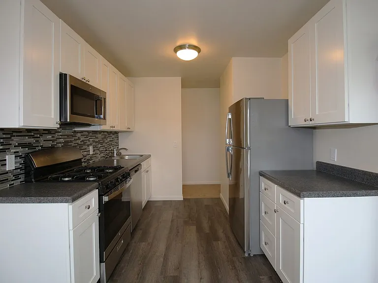 Stevens Manor Apartments — Photo 20