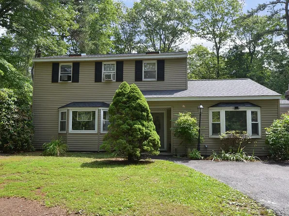 29 Scout Trail, Ridge, NY 11961