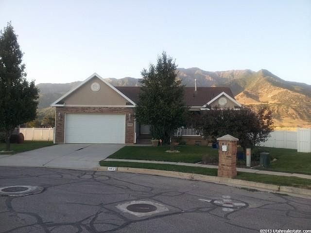 Front of House in cul-de-sac