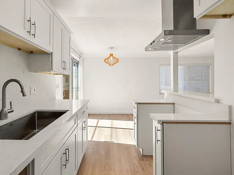 1829 Beloit Ave #8 — Photo 4