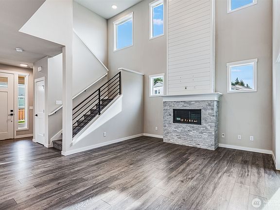 3rd image of 12914 187th Avenue E