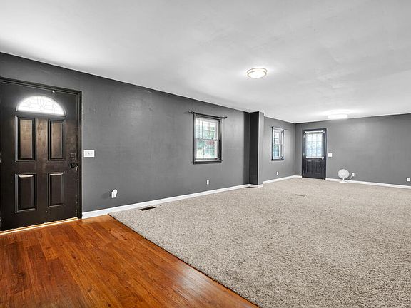 3rd image of 2005 Pinewood Ln