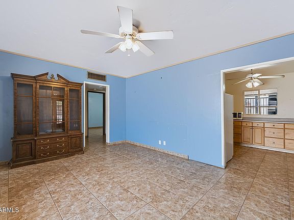 3rd image of 2040 E WHITTON Avenue