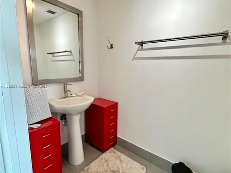 92 SW 3rd St #4107 — Photo 6