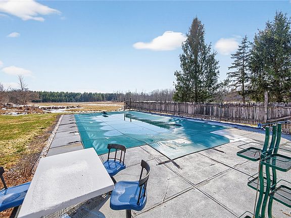 3rd image of 4990 Heelpath Rd