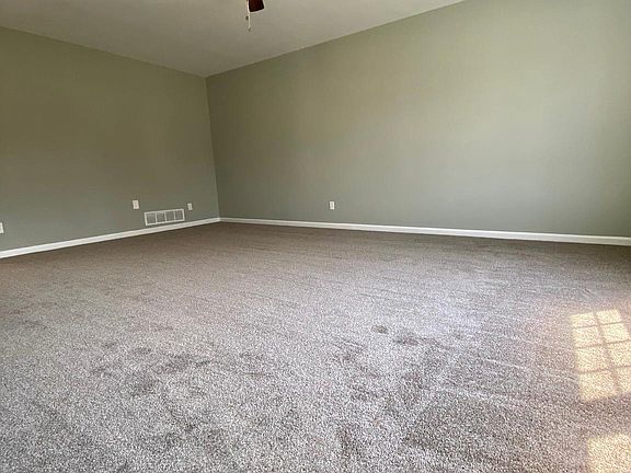 5th image of 1460 Clover Ave