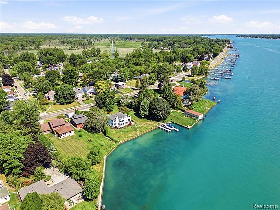 5th image of 2402 Saint Clair River Dr