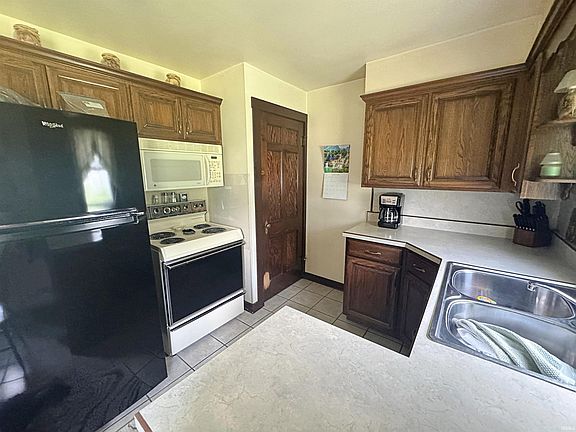 5th image of 402 Sycamore St