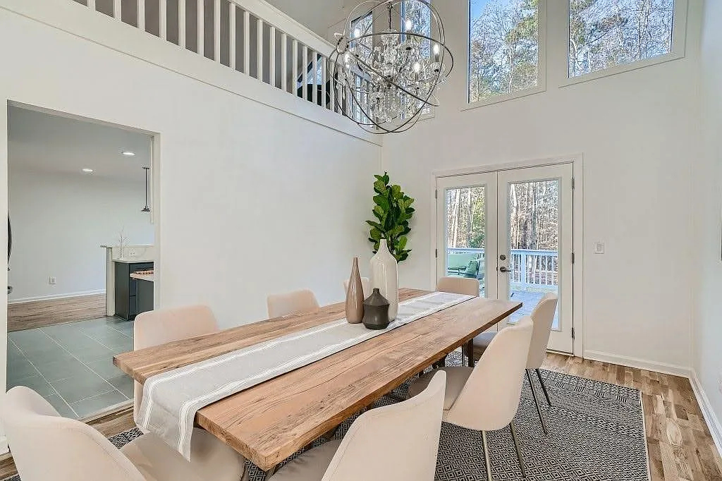5 bed, 3.0 bath, 3800 sqft, $9,500 — Photo 3