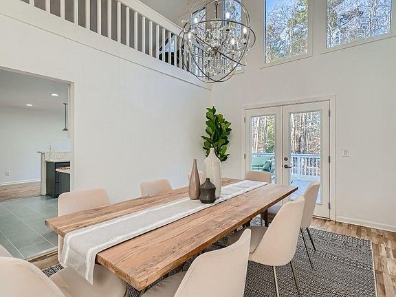 3rd image of 4438 Glengary Dr NE