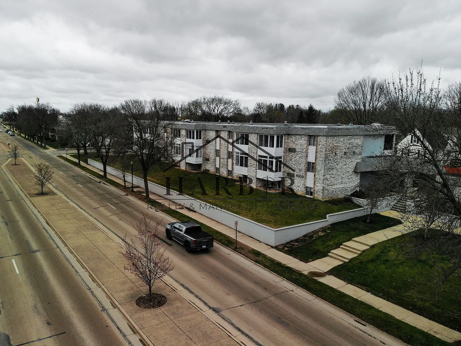 Blu Line Flats — Photo 1