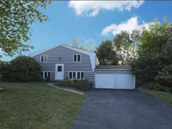 44 University Heights Dr, Stony Brook, NY 11790