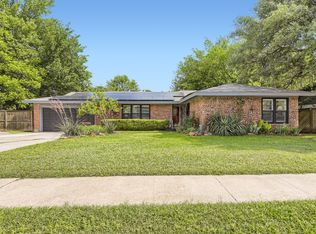 6825 Robinhood Ln, Fort Worth, TX 76112