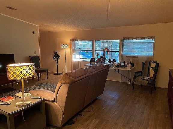 5th image of 2400 Lakeside Dr