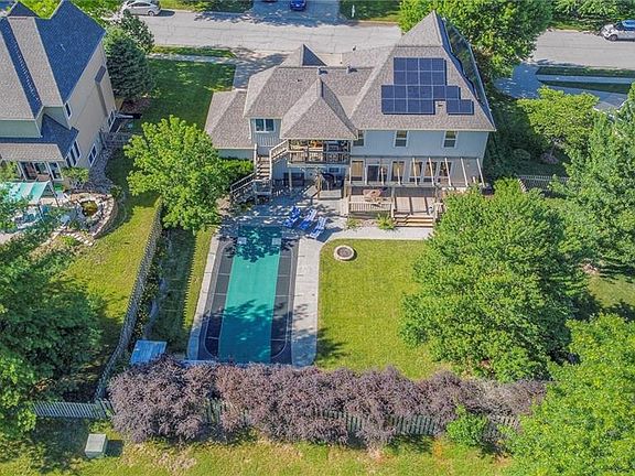 5th image of 1023 SW Foxtail Dr