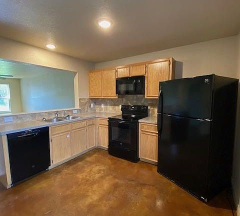 3rd image of 409 Allen St Unit A