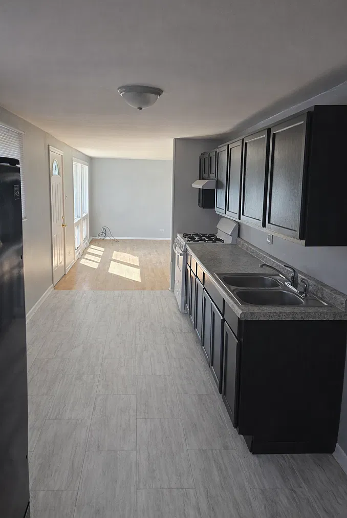 3 bed, 967 sqft, $2,500 — Photo 2
