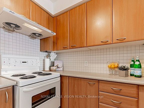 3rd image of 38 Lee Centre Dr #3308