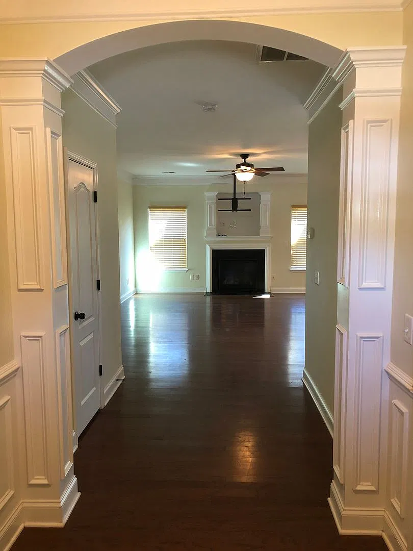 Charming 3-Bedroom Home in Griffin Park with Screened-In Porch — Photo 2