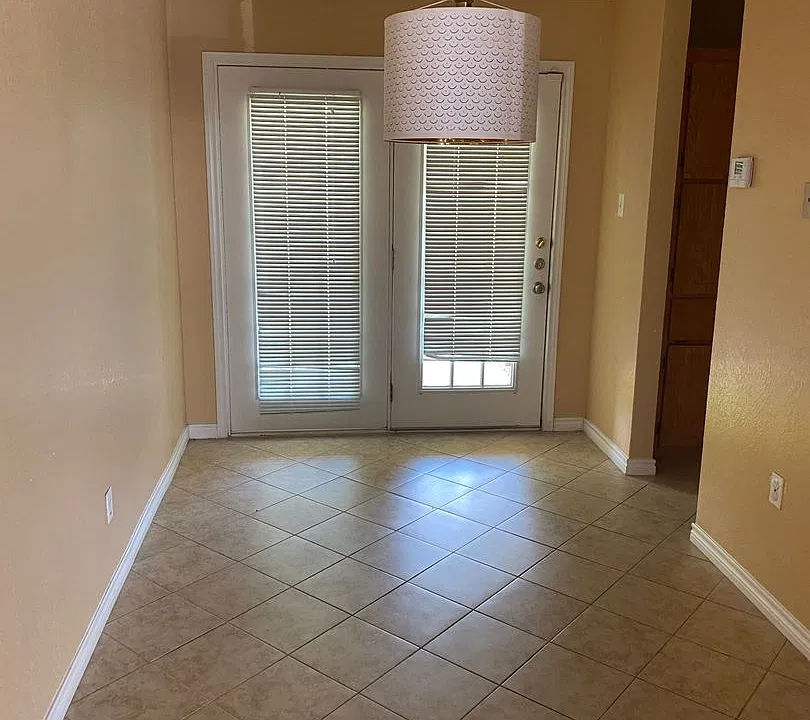 1302 Monroe Loop