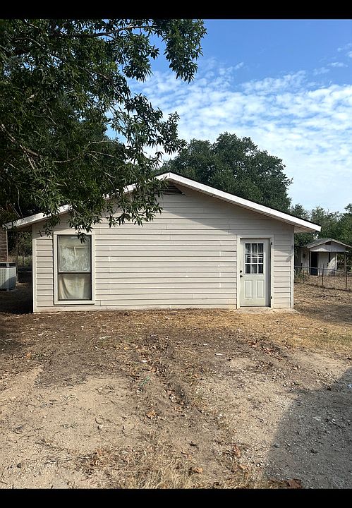 6721 County Road 401, Floresville, TX 78114 | Zillow