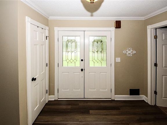 3rd image of 124 Maple Wood Dr