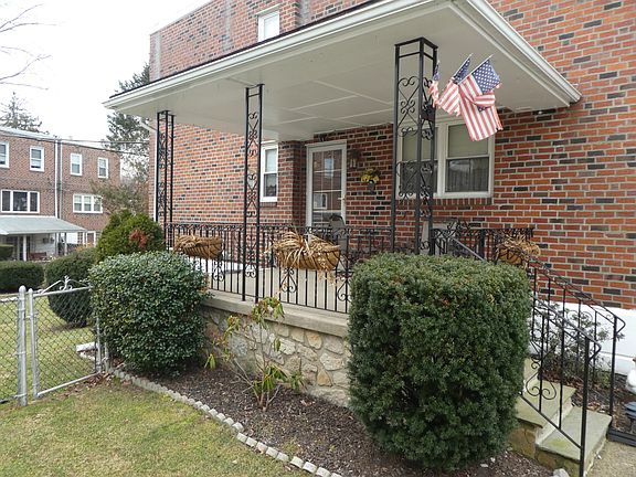 2nd image of 11907 Barlow St