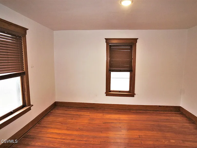 305 Walnut St — Photo 13