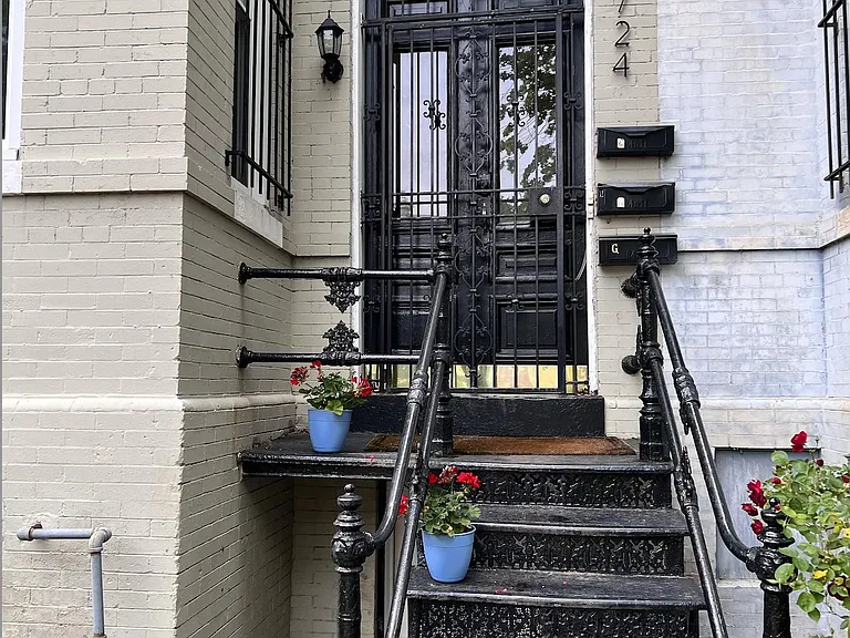 724 5th St NE #G — Photo 21