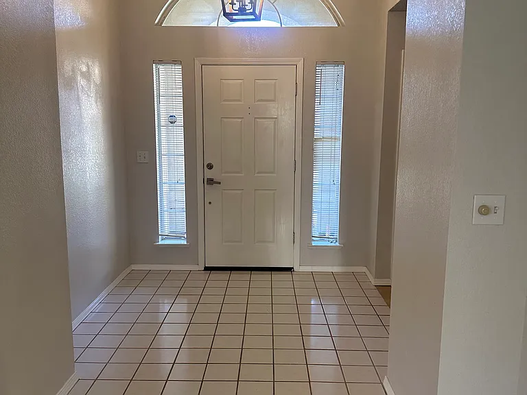 5621 W Palo Alto Ave — Photo 2