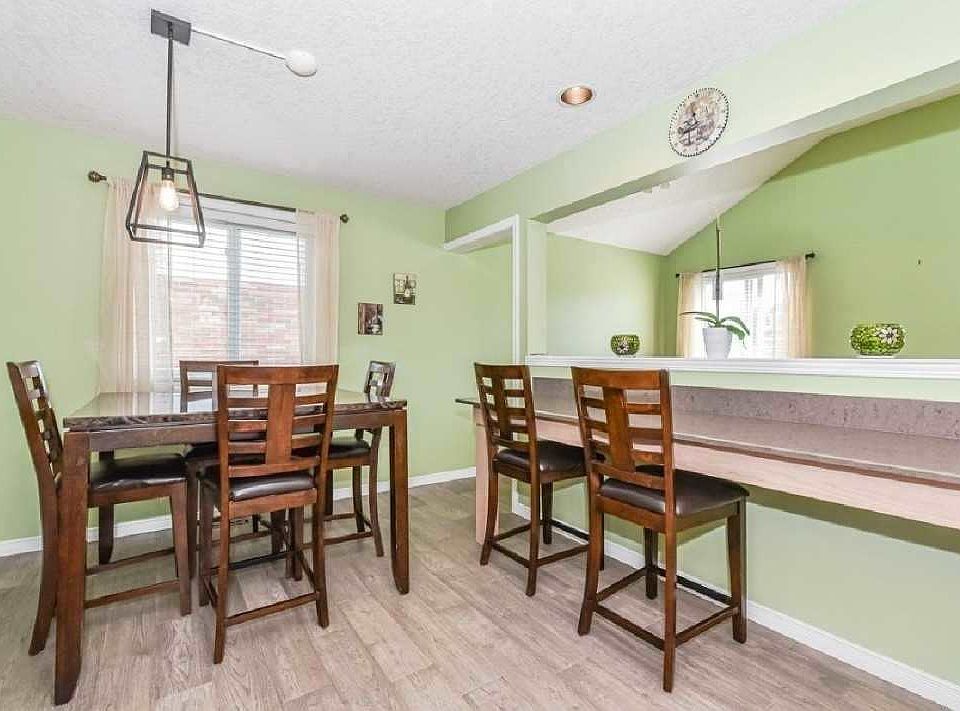 2nd image of 900 Marl Meadow Ct