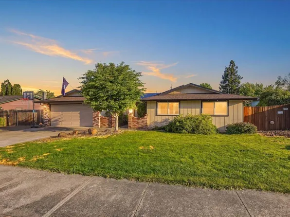 2573 Eaton Dr, Medford, OR 97504