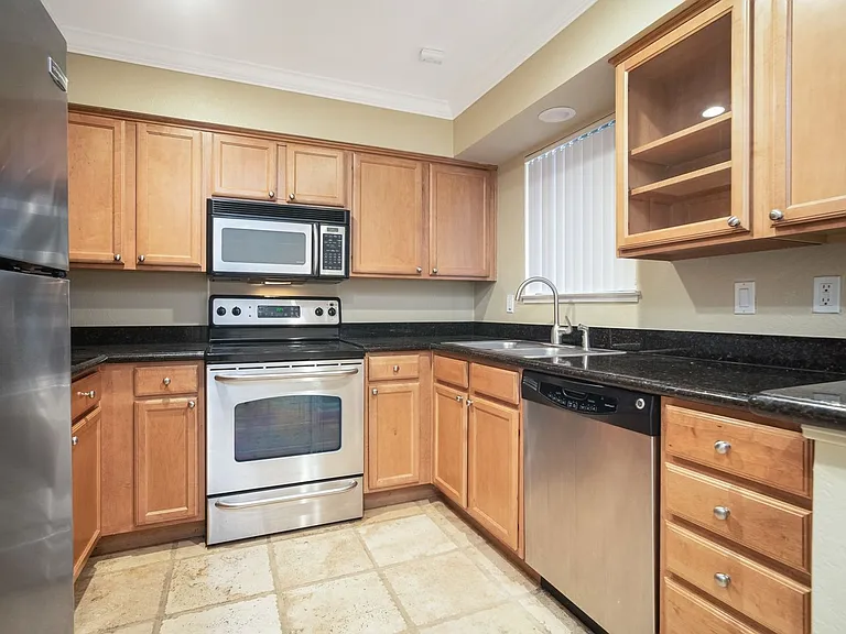 330 Eastridge Dr — Photo 13