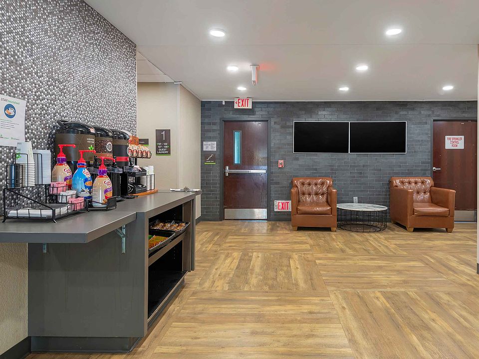 Lobby and Guest Check-in