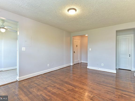 4th image of 715 S Washington St APT B36