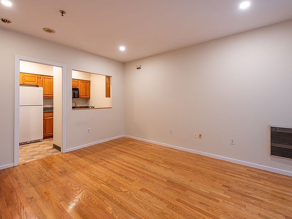 3rd image of 147 Kelton St APT 305