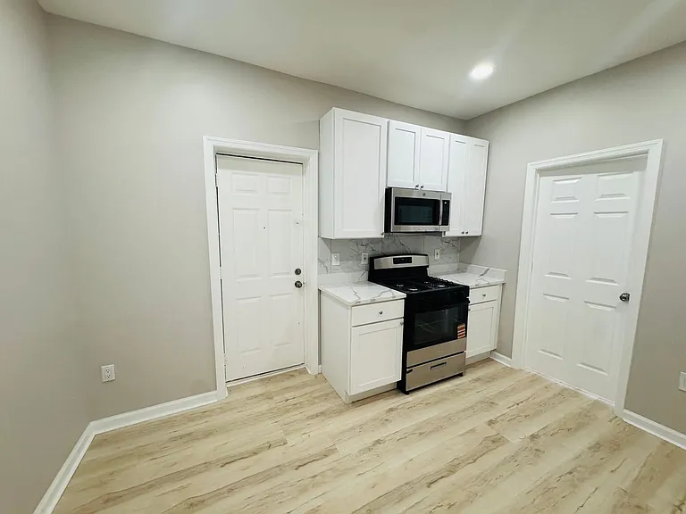 53-55 Henry St #57 — Photo 8