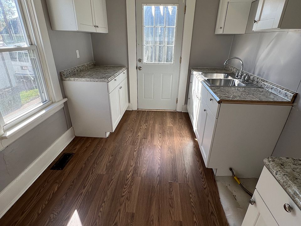 1st image of 2128 Queen Ave #2128