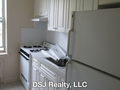 2nd image of 2612 W 2nd St APT 5A