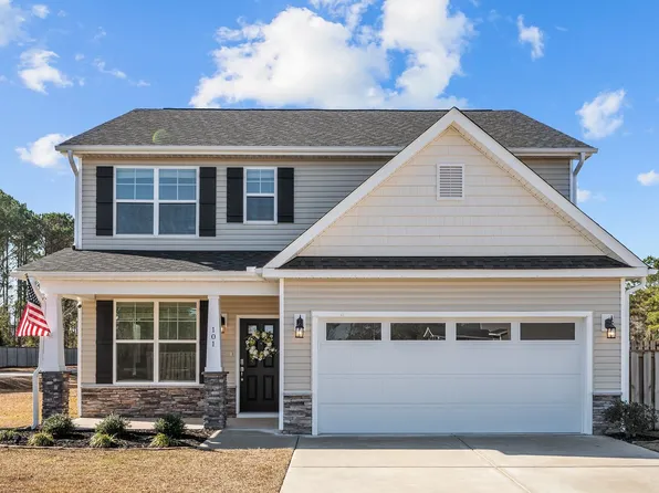 101 Permeta Dr, Sneads Ferry, NC 28460