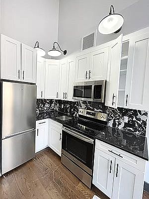 1st image of 2111 Regent Pl #9