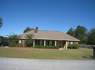 419 Green Hills Dr, Hattiesburg, MS 39402