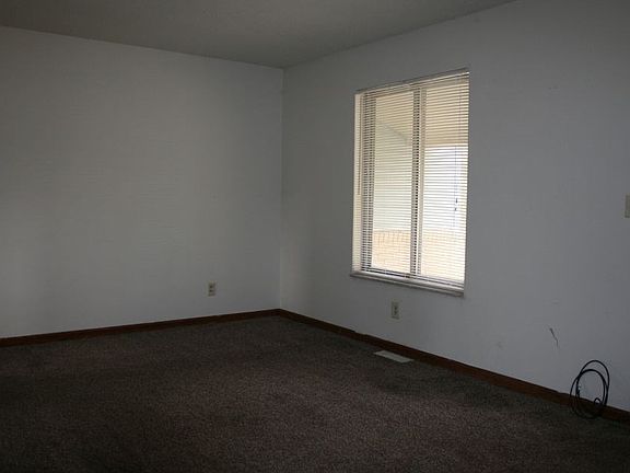 4th image of 504 E Mayfair Ln